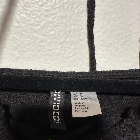 H&M Black halter bodycon dress with pattern and tie around the neck. Size M - Picture 4 of 4